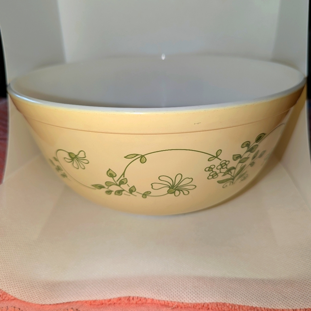 Vintage Pyrex Shenandoah Mixing Bowl